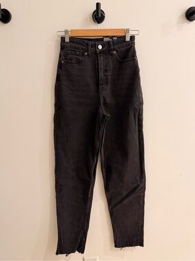H&M Black High-Rise Mom Jean- NWT